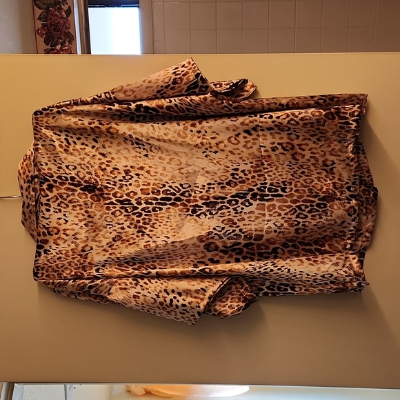 Never worn Pajama set leopard print - Picture 4 of 7